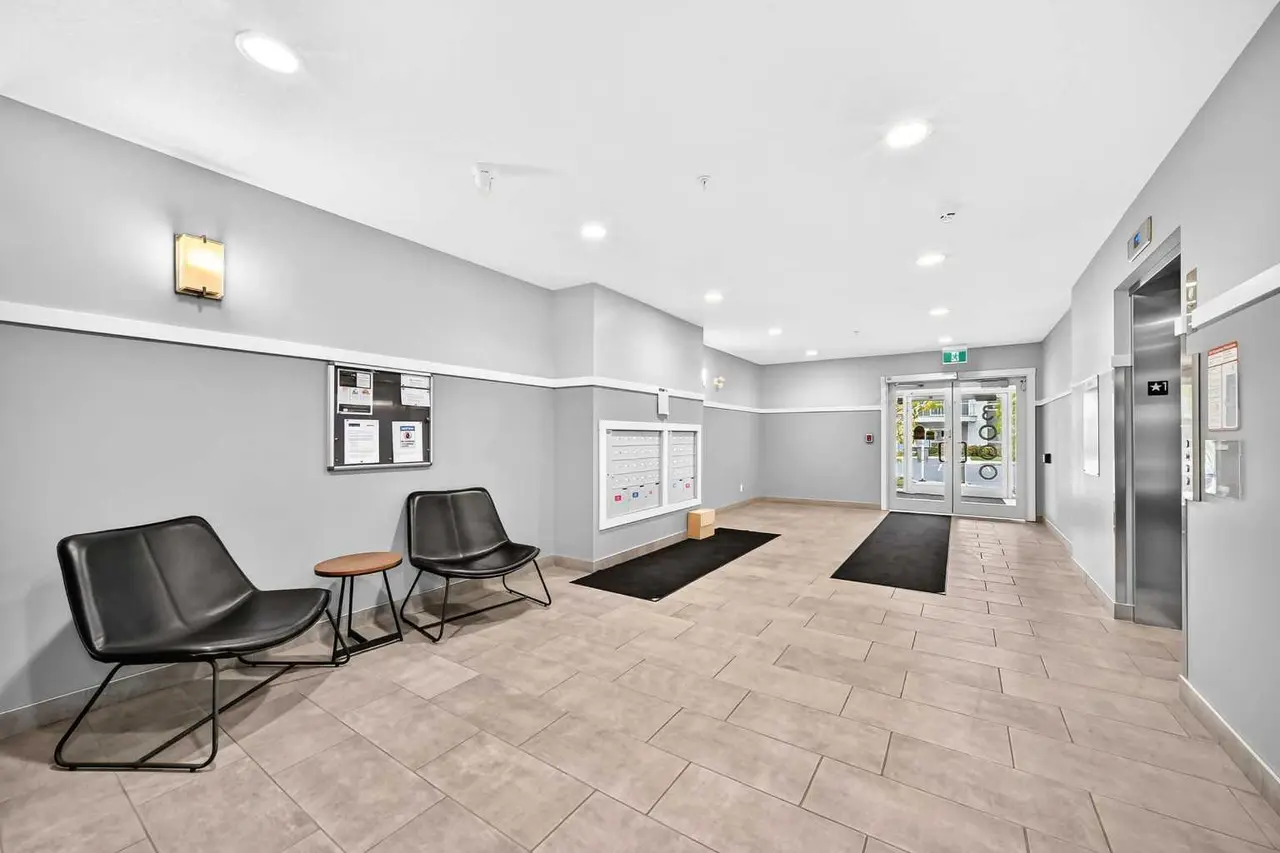 3301, 220 Seton Grove SE