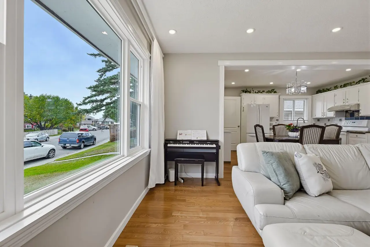 1303 Penedo Crescent SE