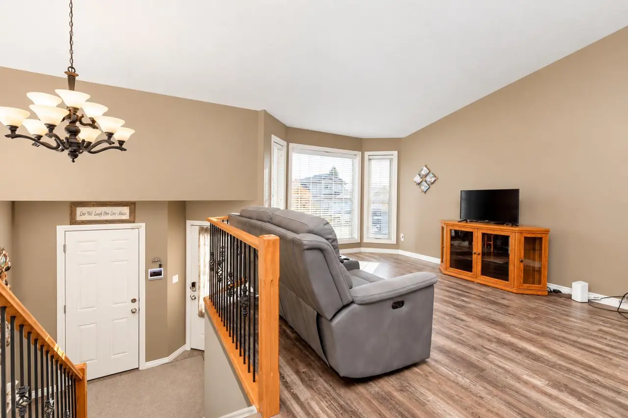 44 Isaacson Crescent 