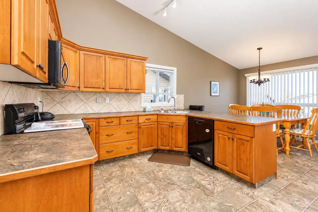 44 Isaacson Crescent 