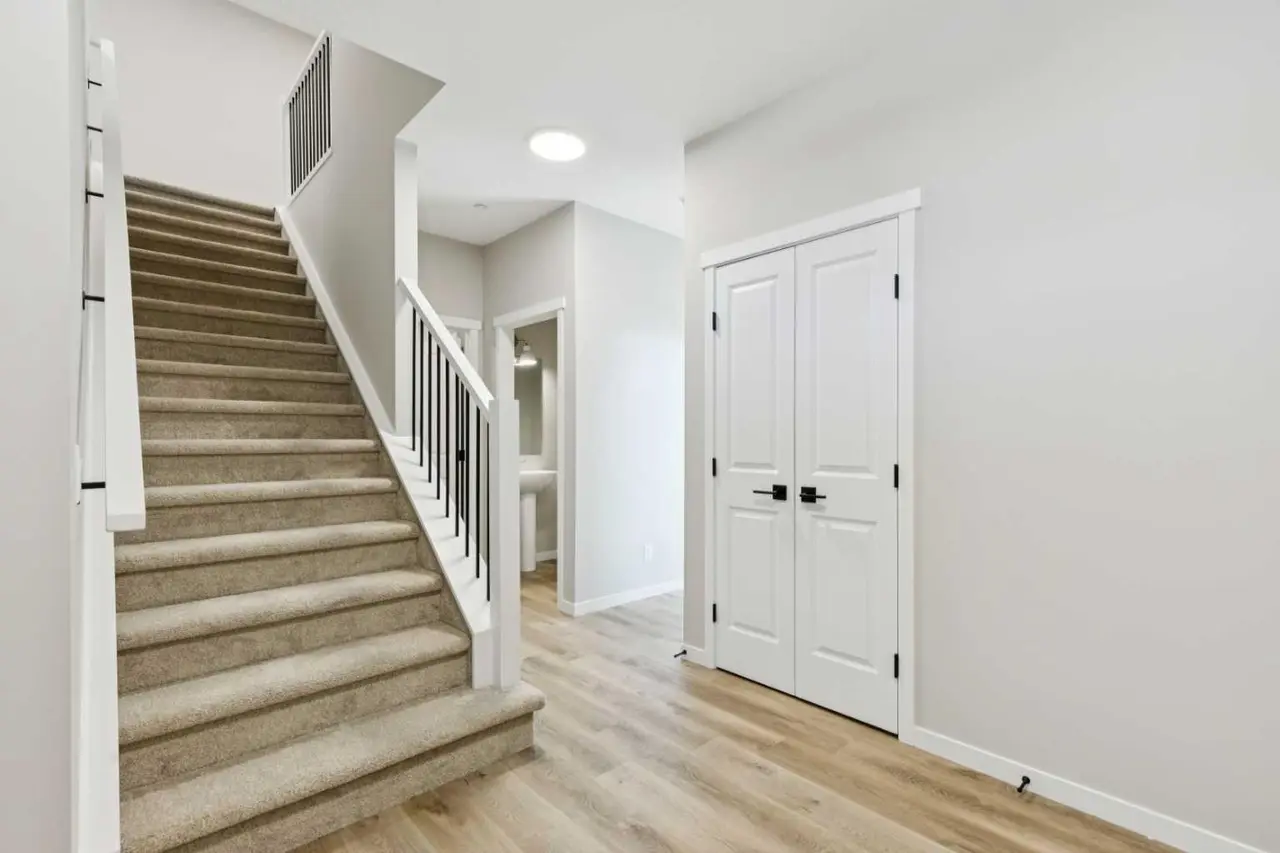 302 Hotchkiss Common SE