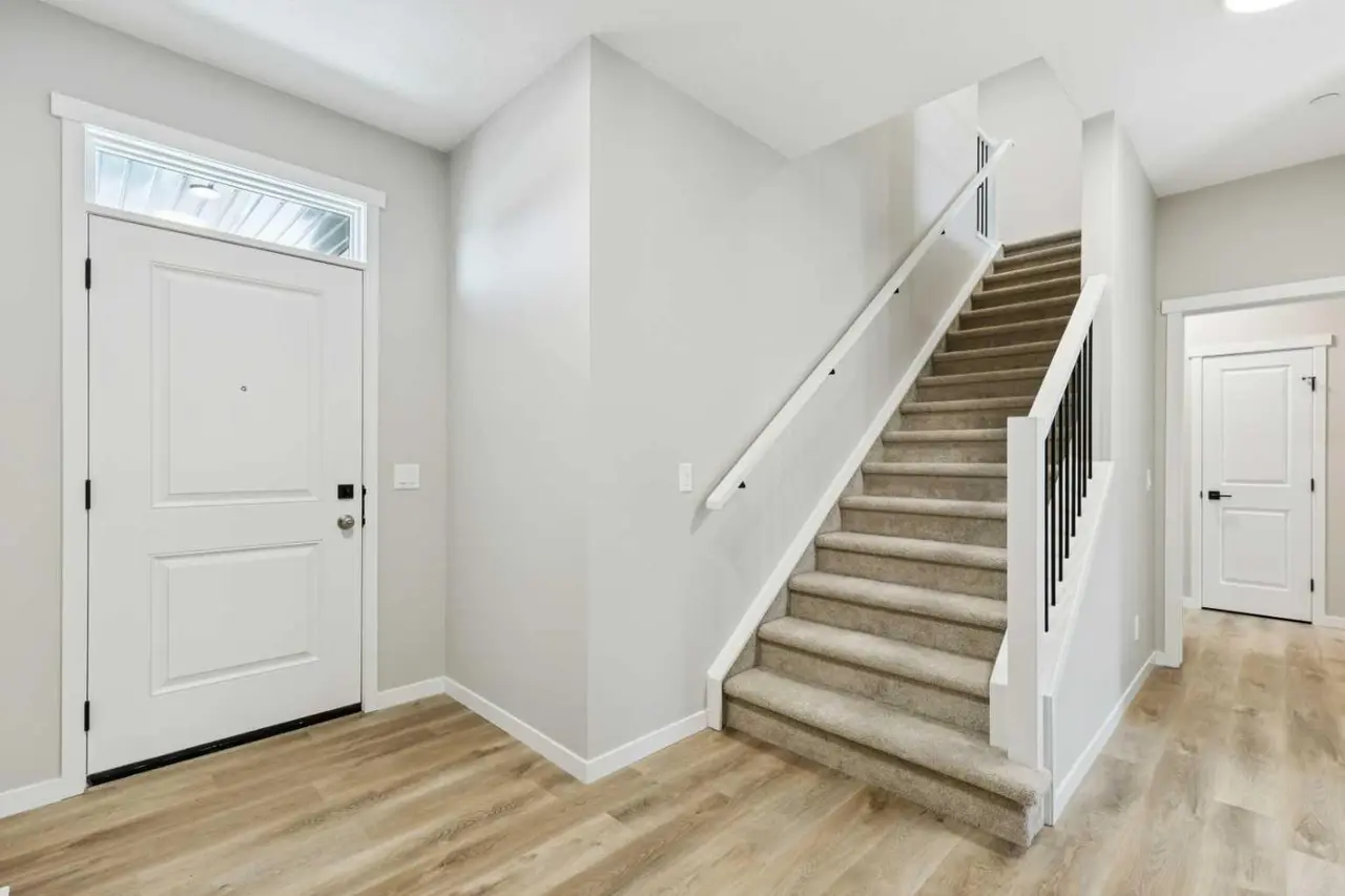 302 Hotchkiss Common SE