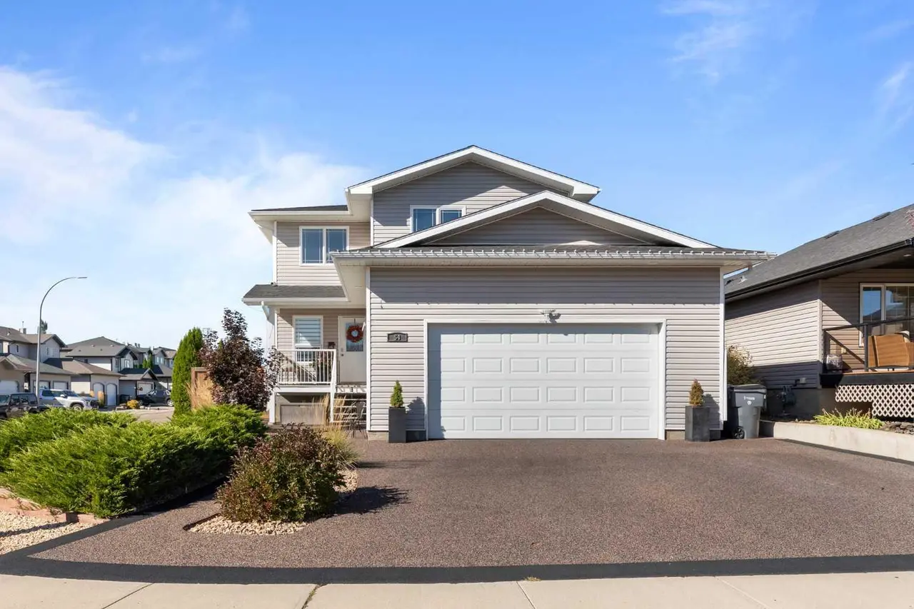 54 Vista Close SE
