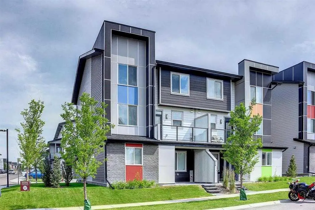 203, 245 Redstone NE