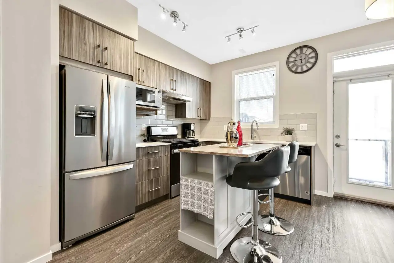 203, 245 Redstone  NE
