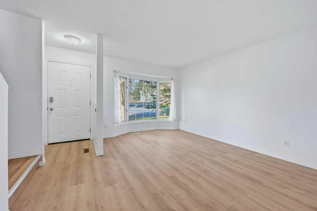 70 Edgeburn Crescent NW