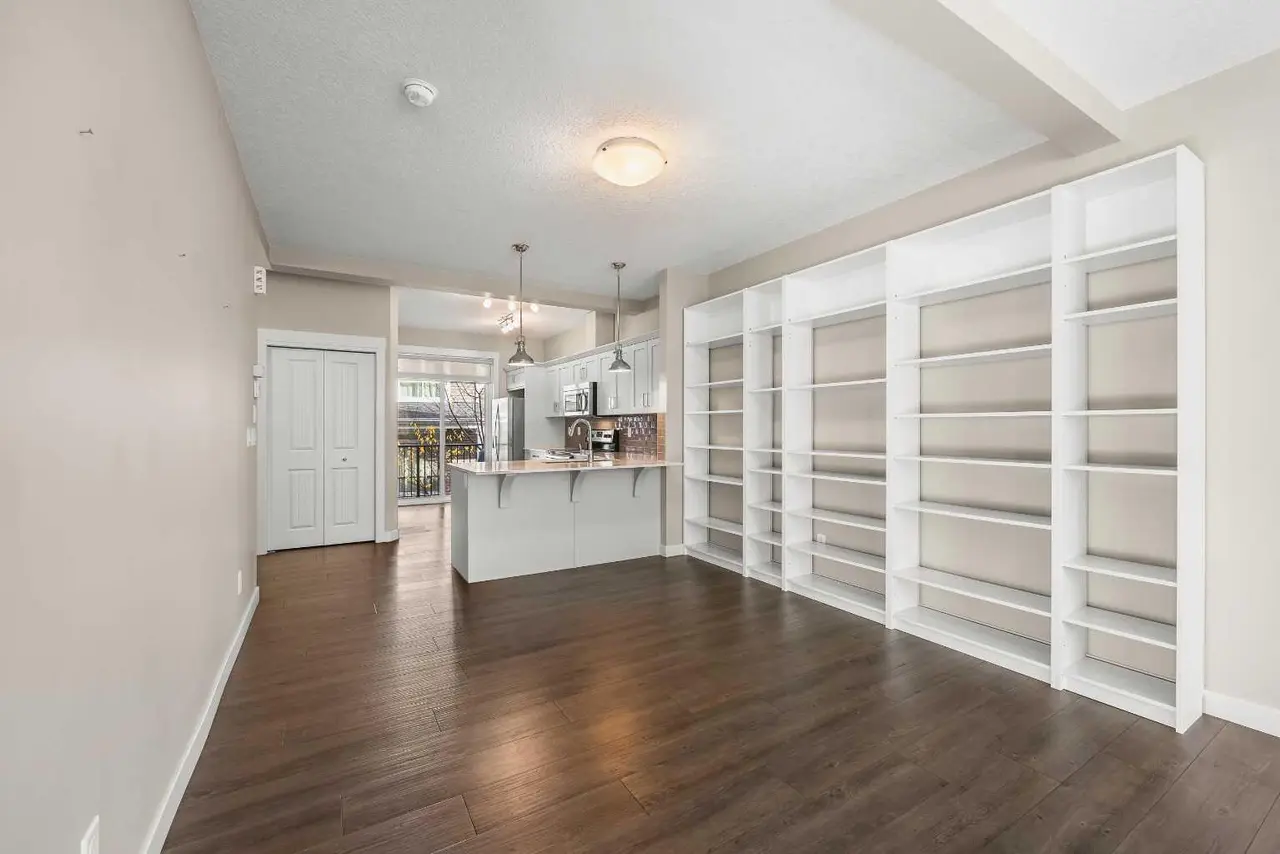 203, 355 Nolancrest Heights NW