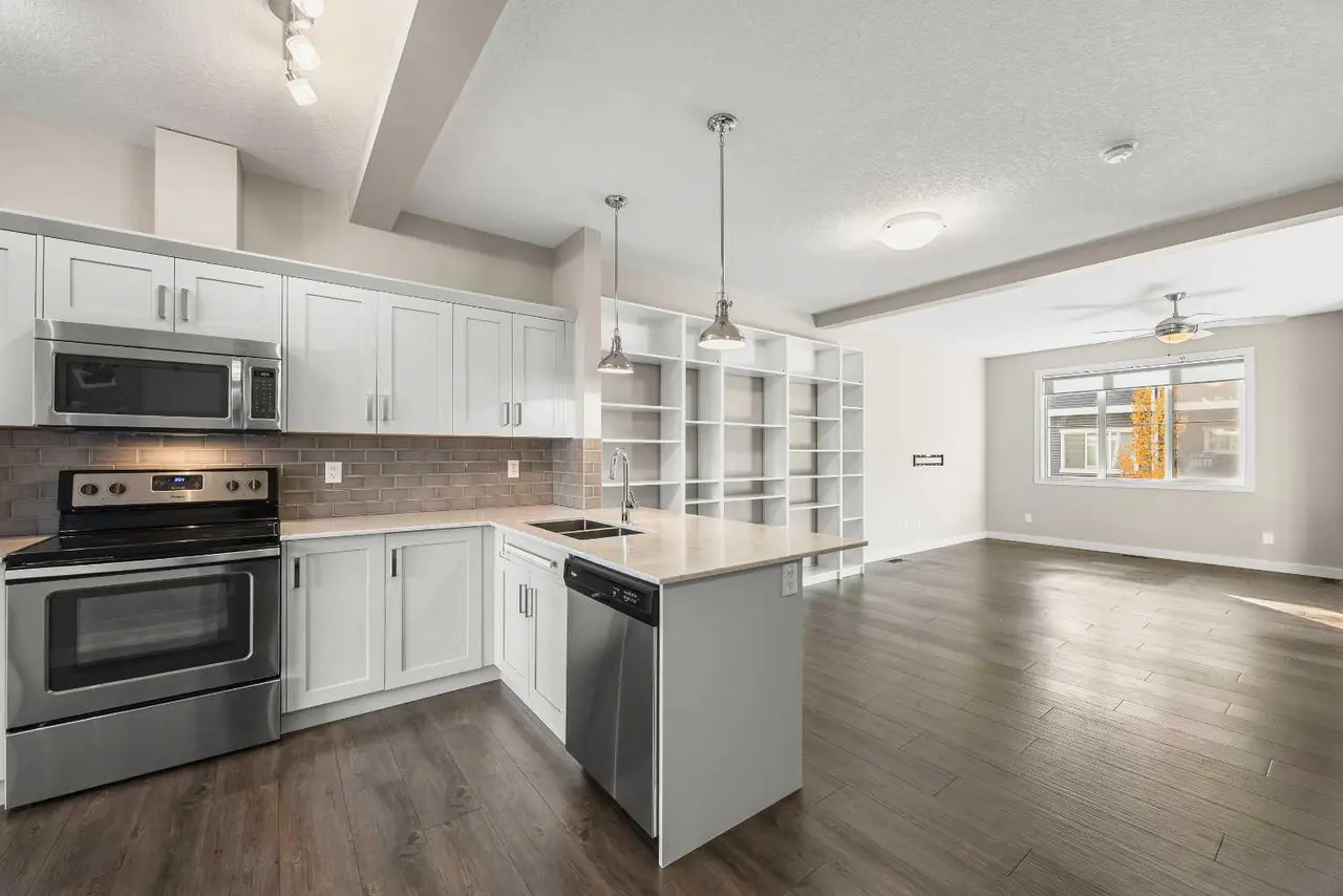 203, 355 Nolancrest Heights NW