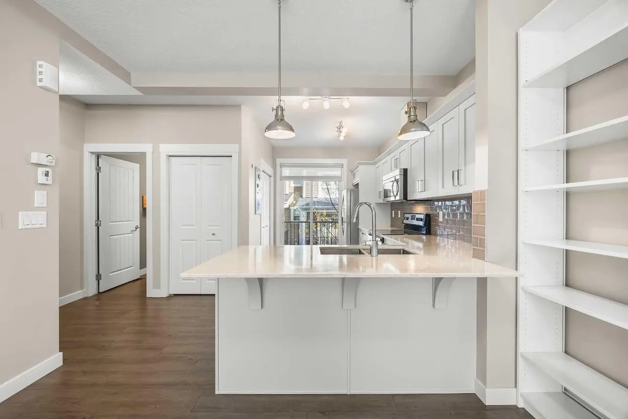 203, 355 Nolancrest Heights NW