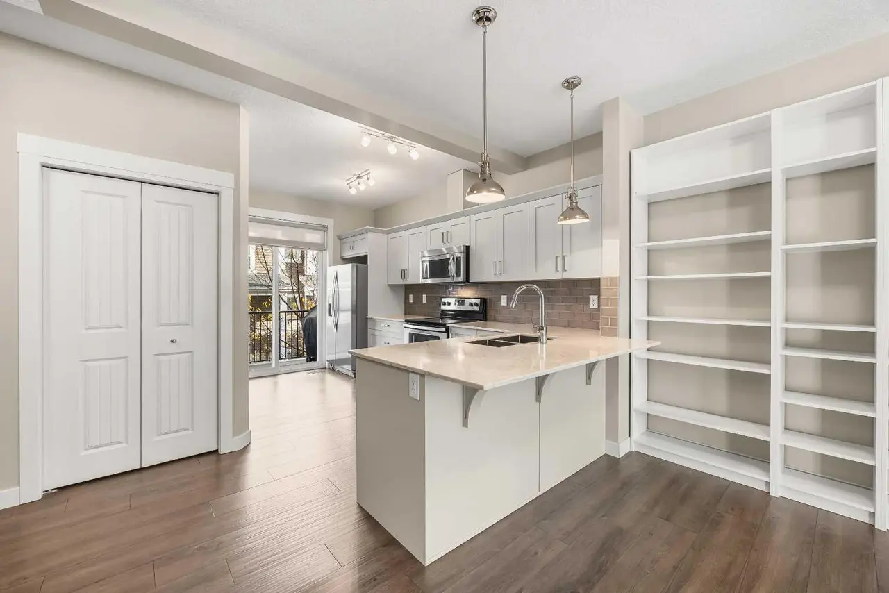 203, 355 Nolancrest Heights NW