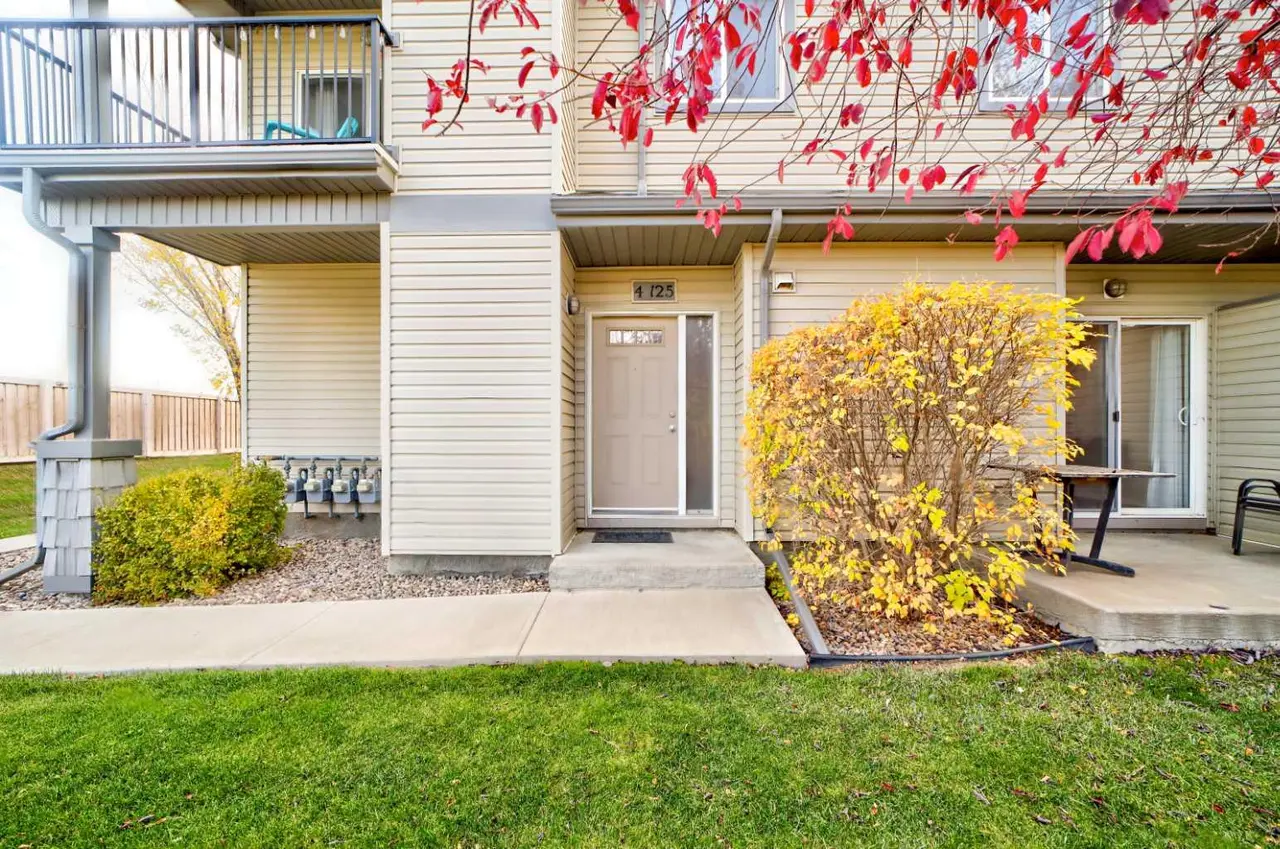 4, 125 Silkstone Road W