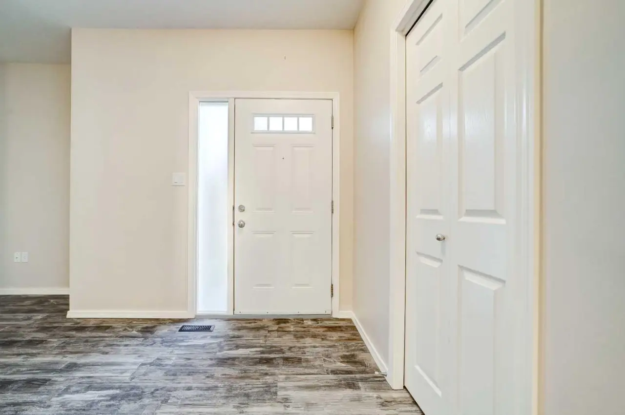 4, 125 Silkstone Road W