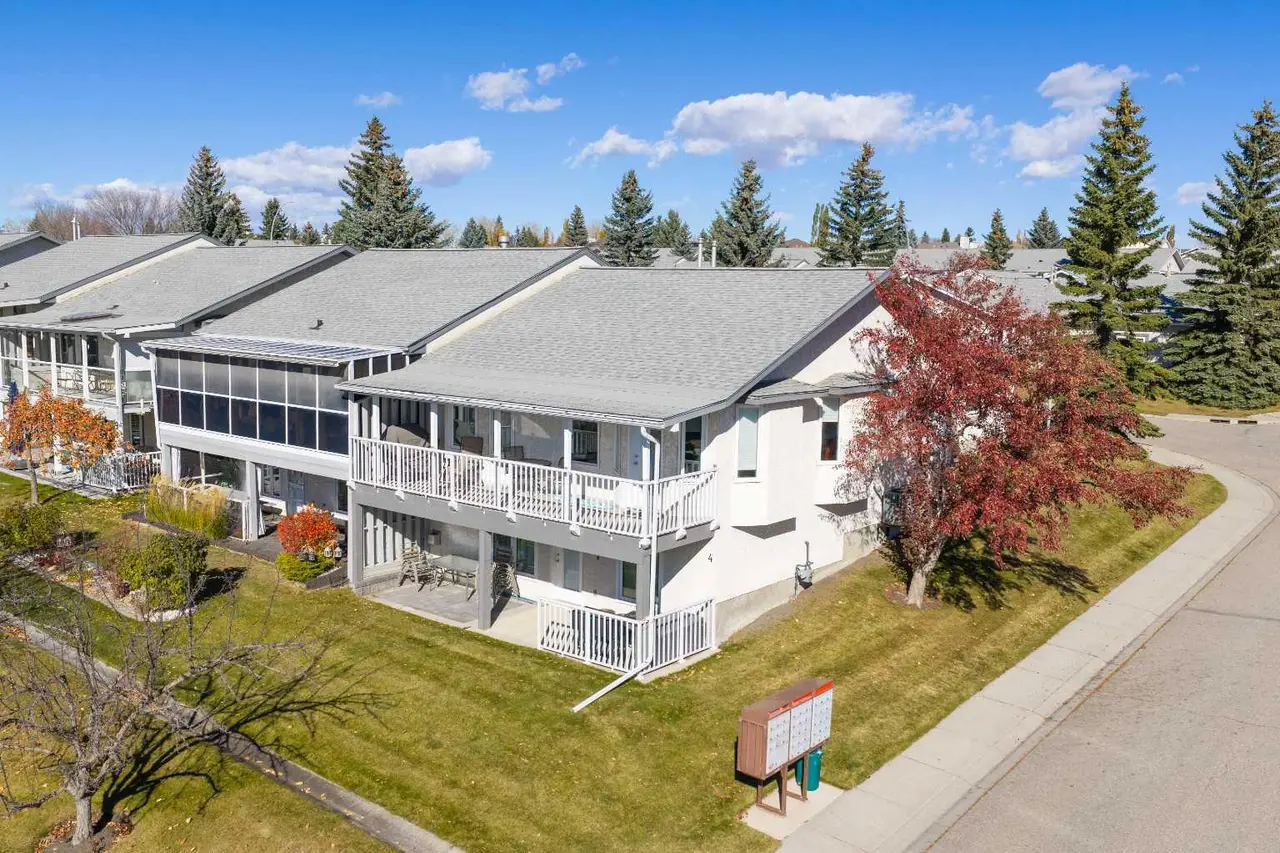 4 ARBOUR CLIFF Court NW