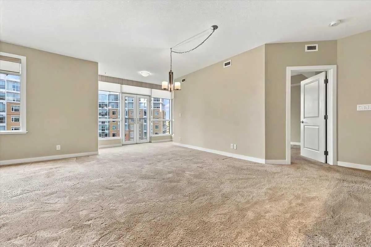 502, 24 Varsity Estates Circle NW
