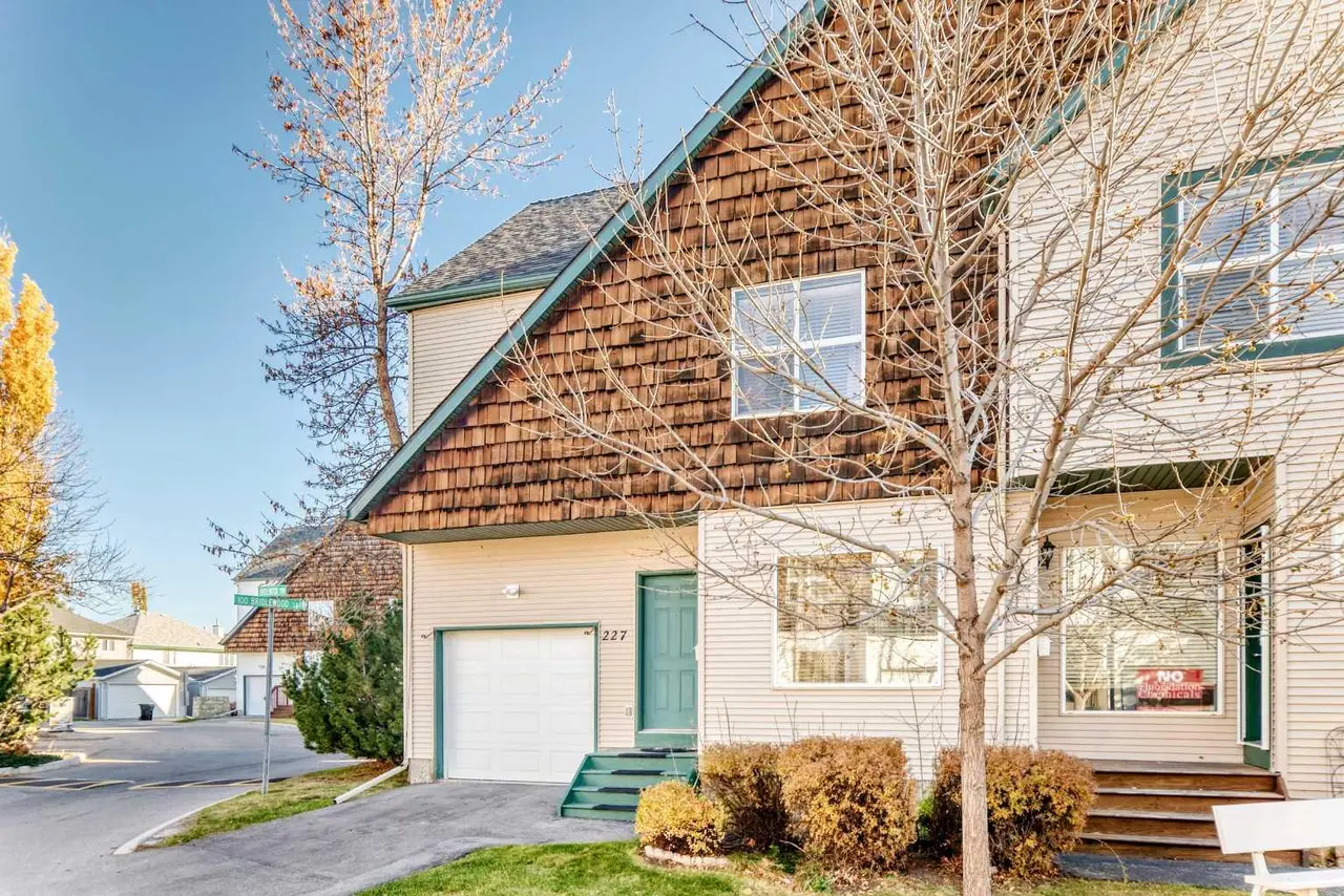 227 Bridlewood View SW