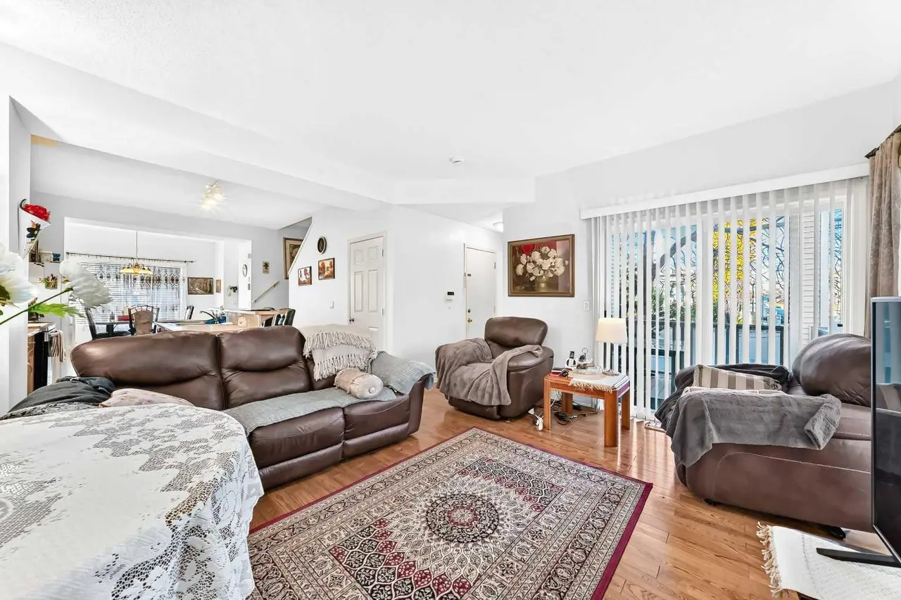 227 Bridlewood View SW