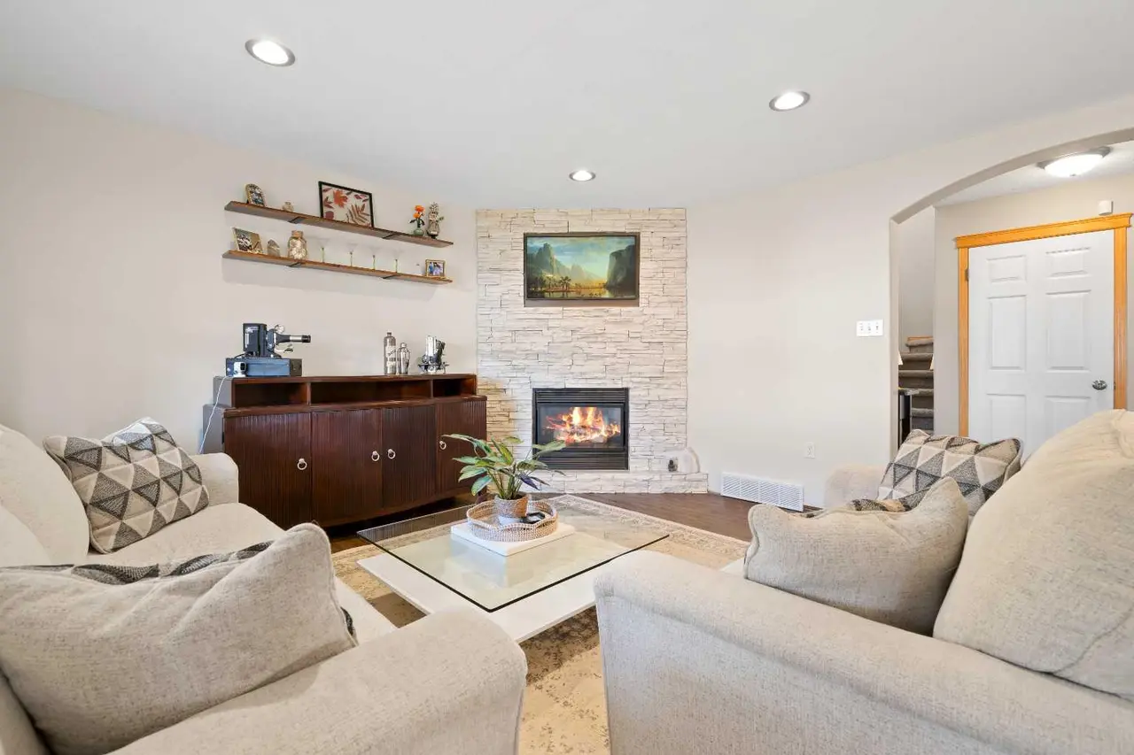 38 Sunrise Road SW