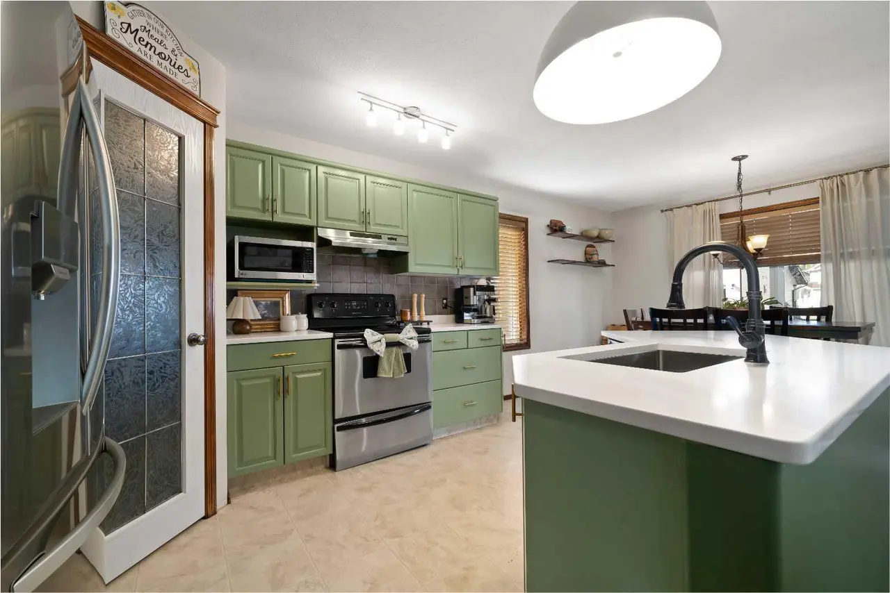 38 Sunrise Road SW