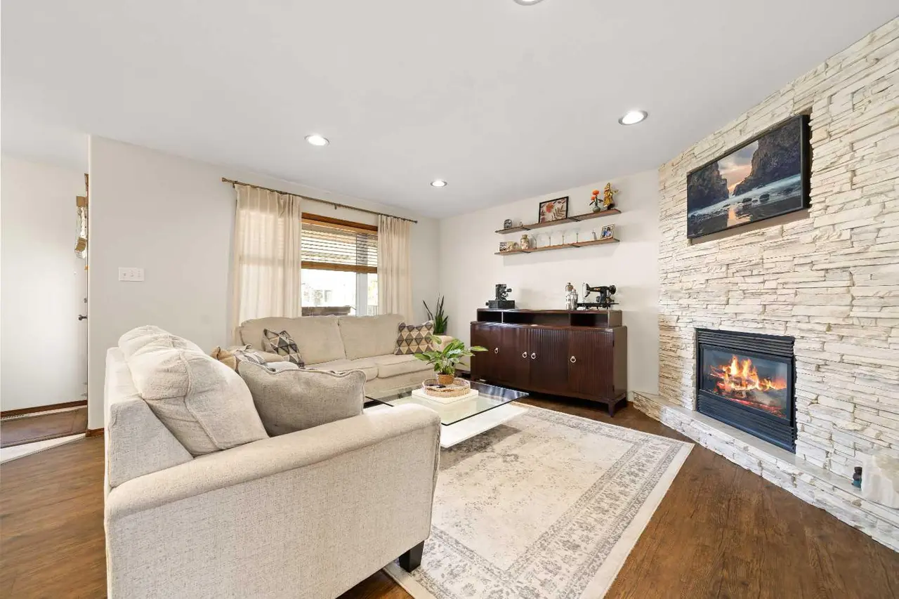 38 Sunrise Road SW
