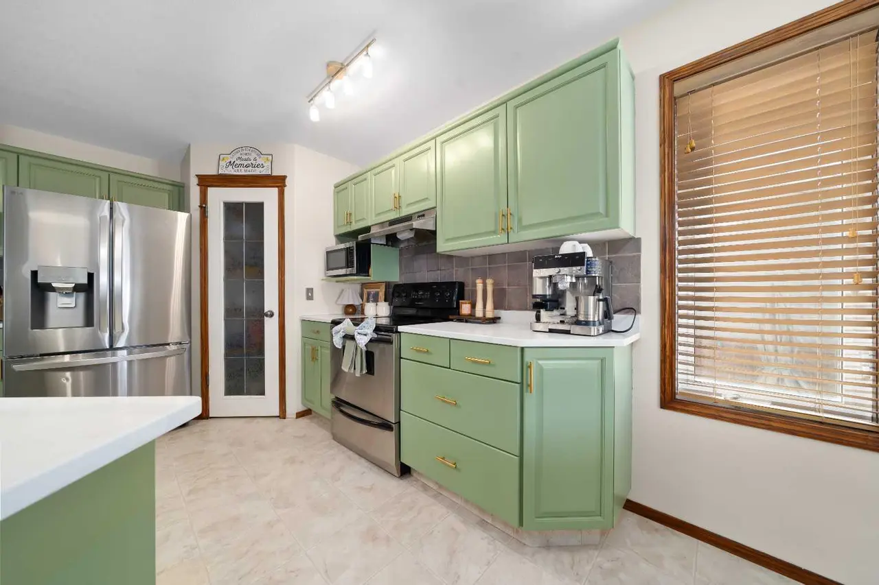 38 Sunrise Road SW