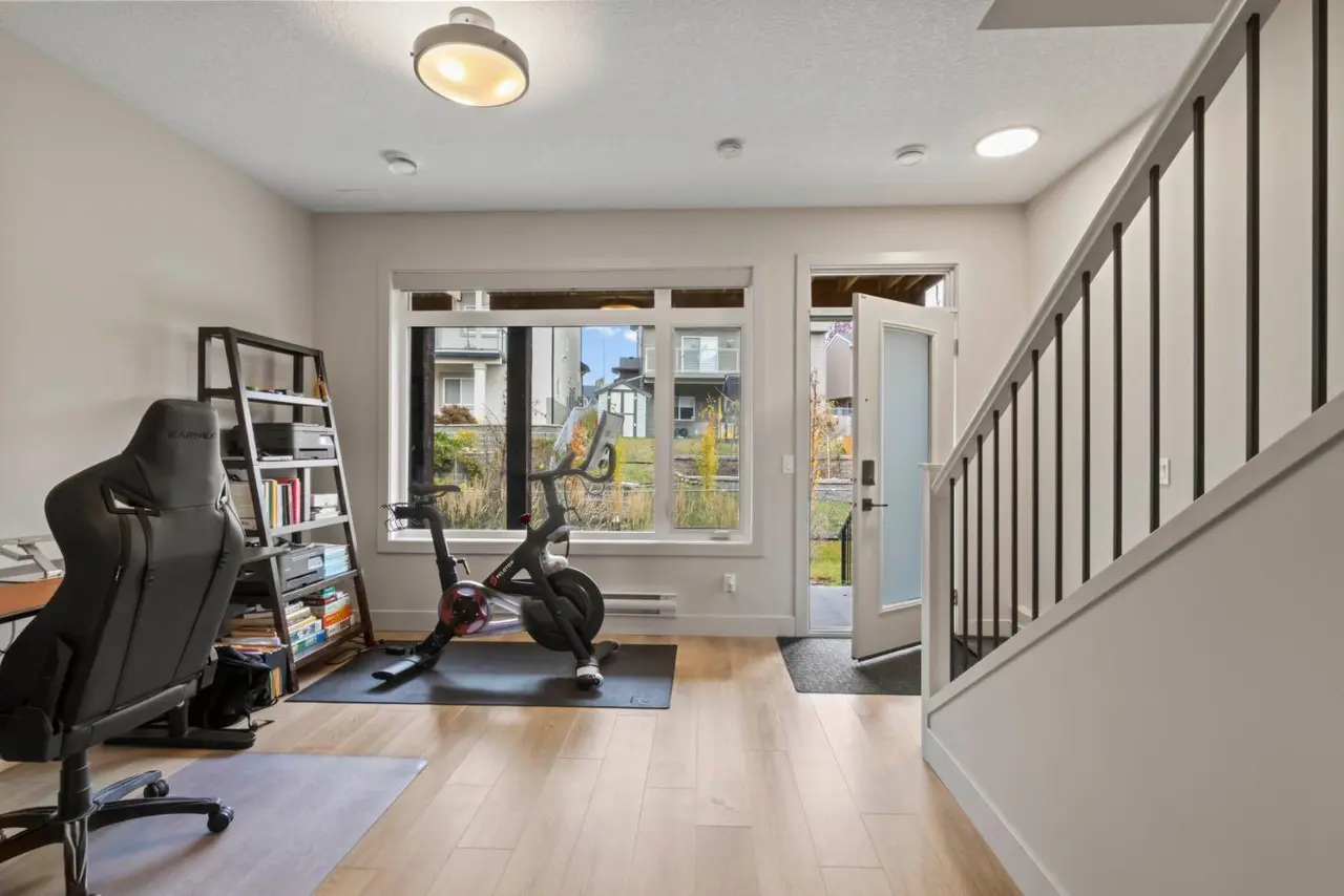 52 Royal Elm Green NW
