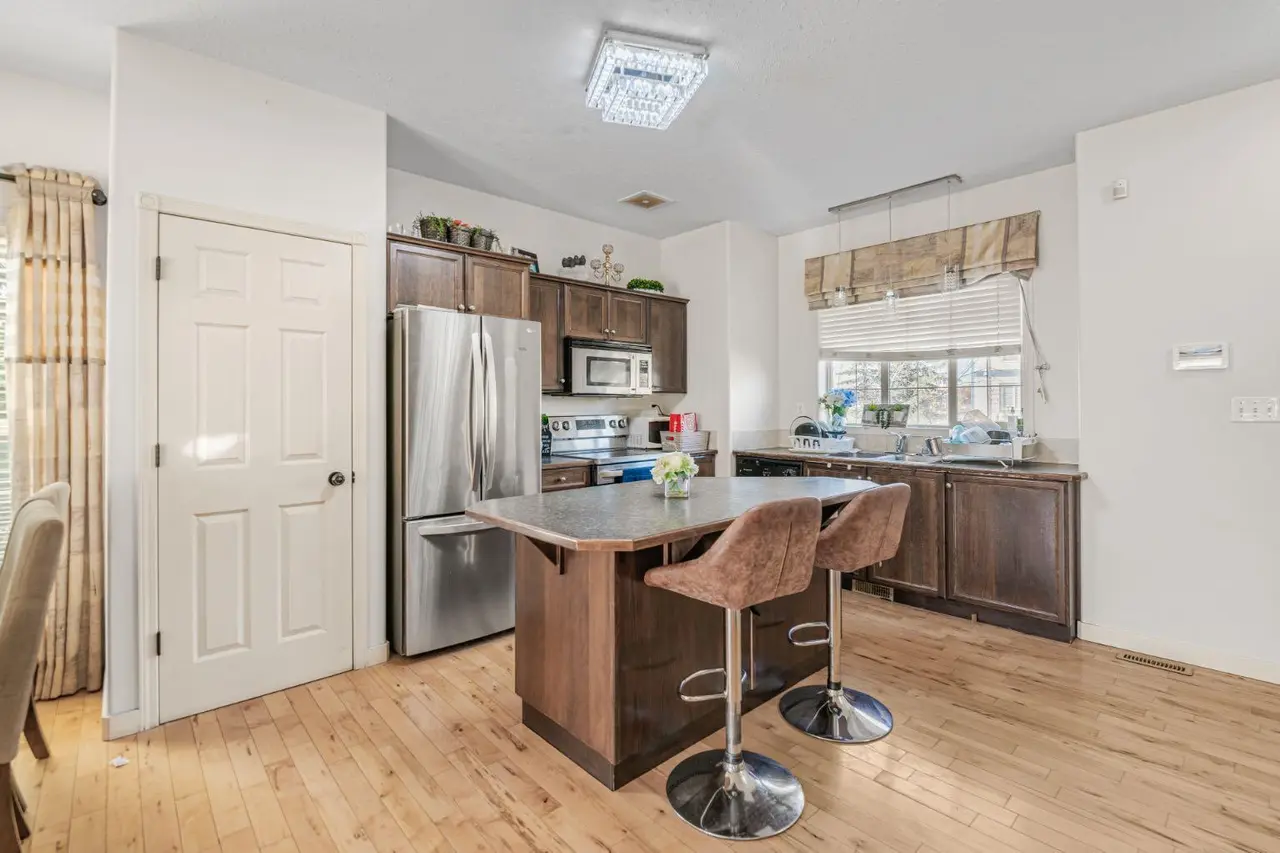 80, 369 Inglewood Drive 
