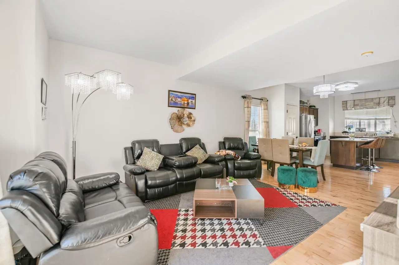 80, 369 Inglewood Drive 