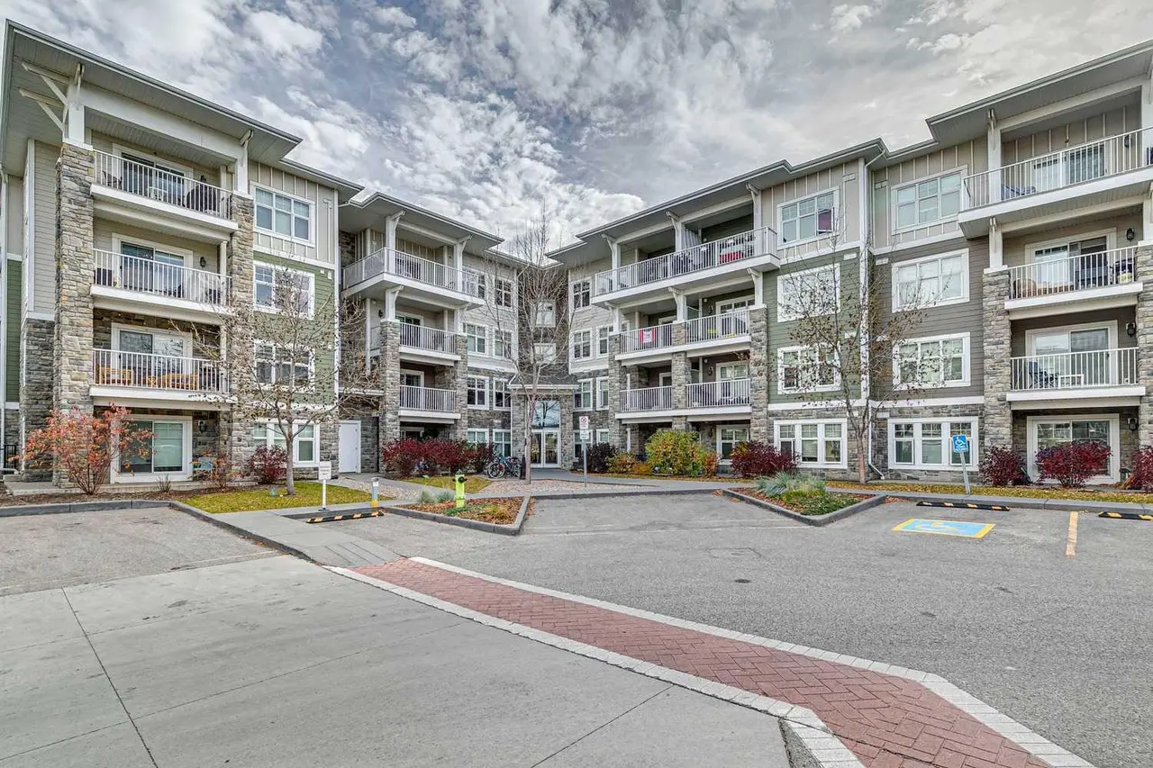 2201, 11 Mahogany Row SE