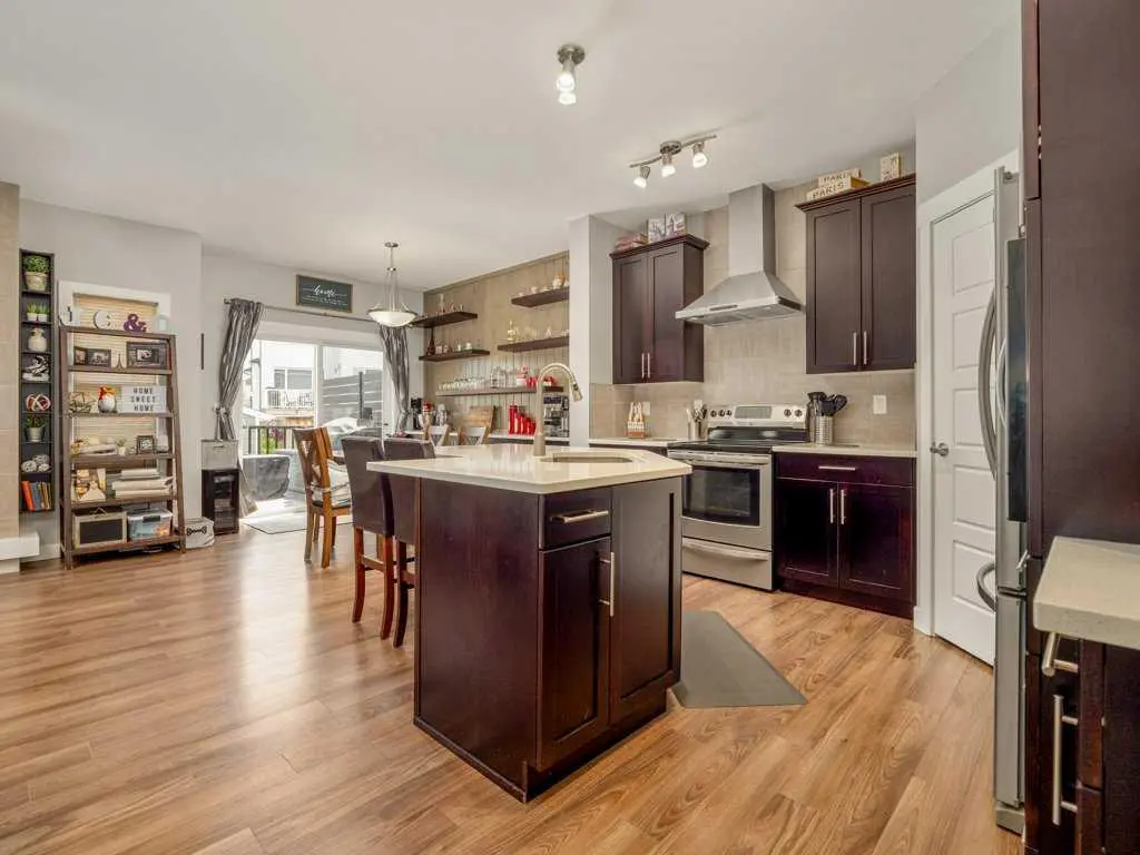 386 Moonlight Way W