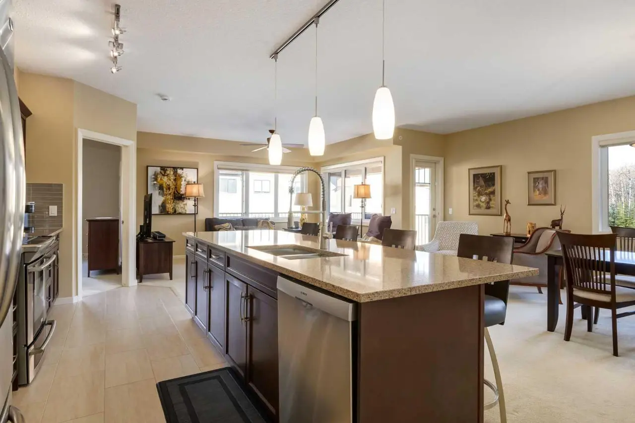204, 103 Valley Ridge Manor NW