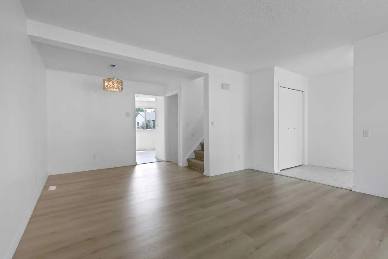 264 Templeview Way NE