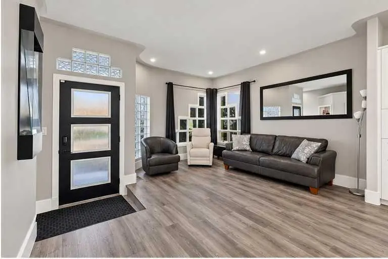 72 Darling Crescent 