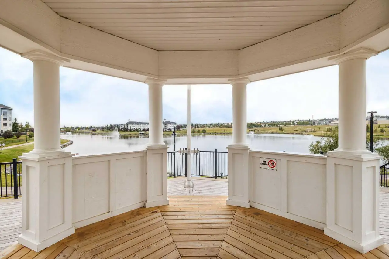 4301, 31 Country Village Manor NE