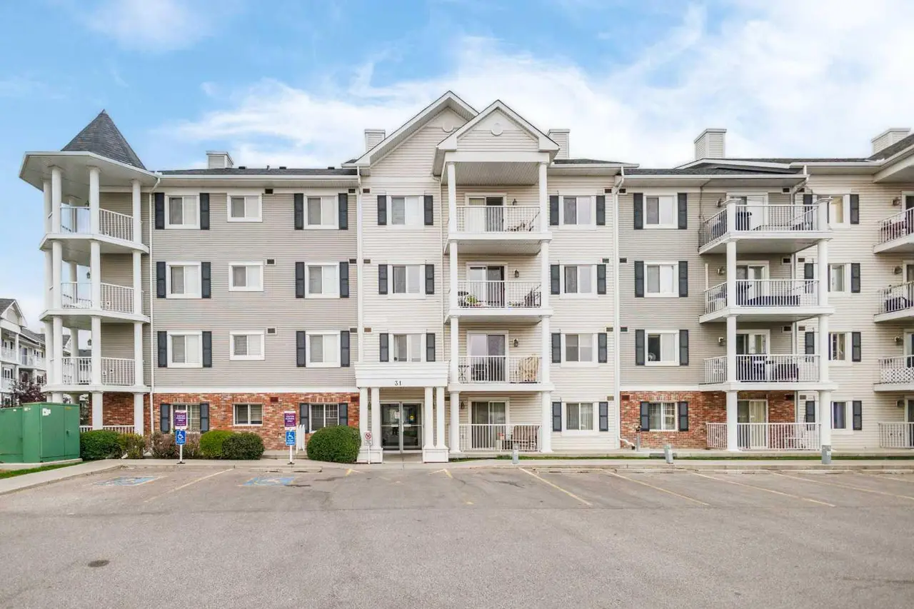 4301, 31 Country Village Manor NE
