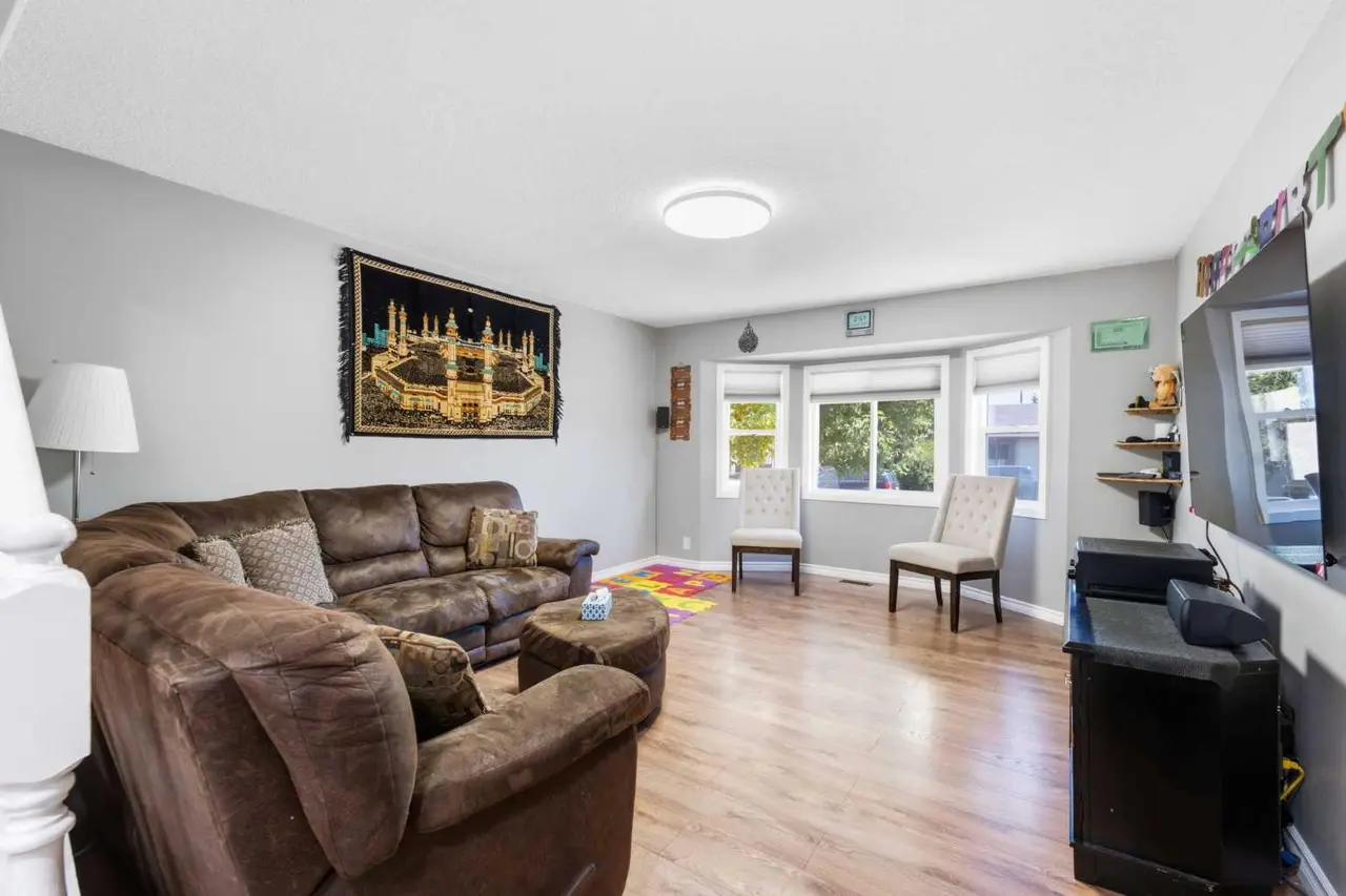 227 Abalone Place NE