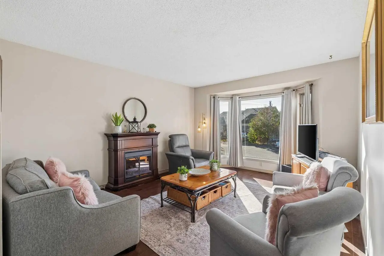 17 Shawglen Court SW