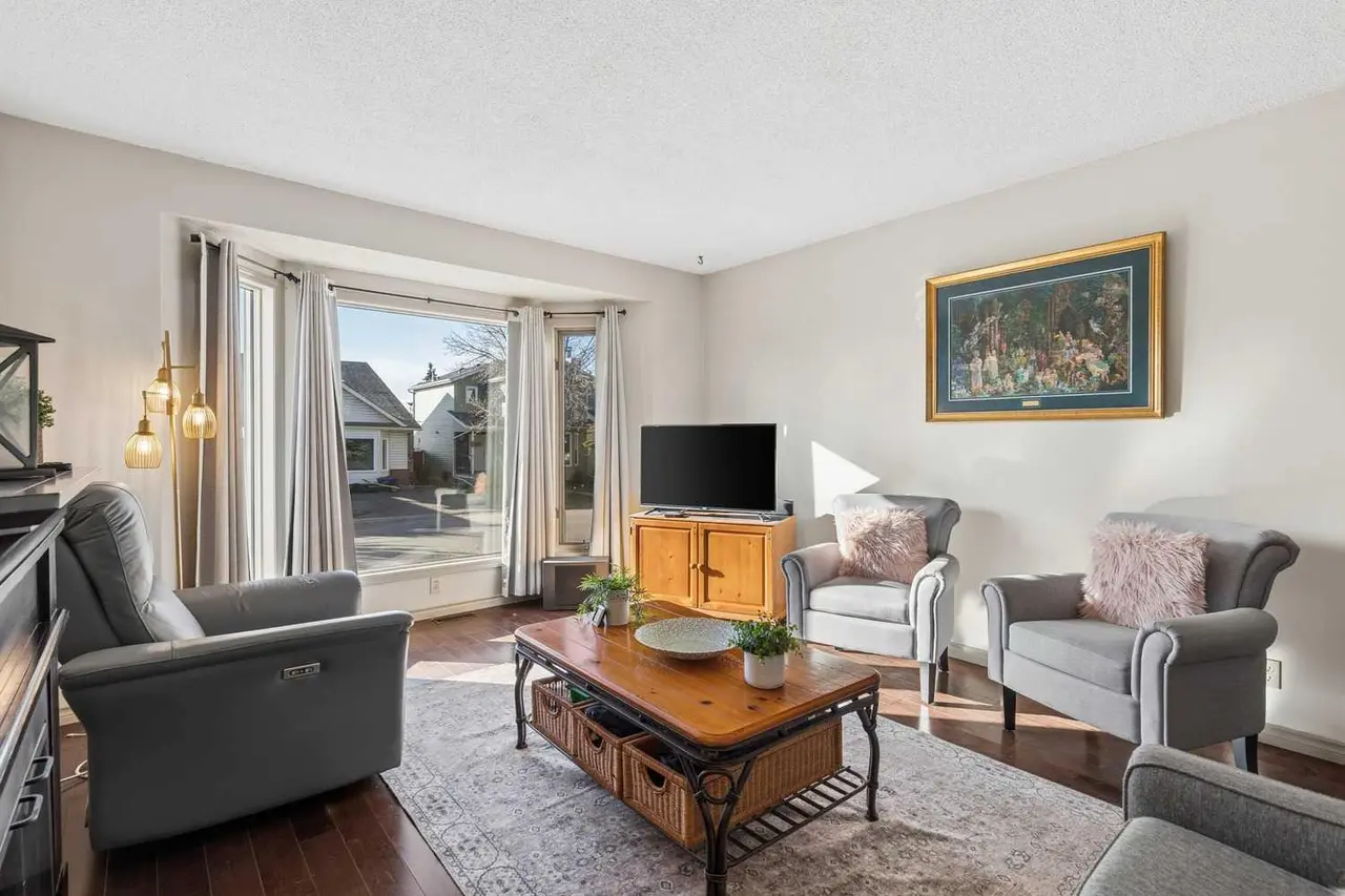 17 Shawglen Court SW
