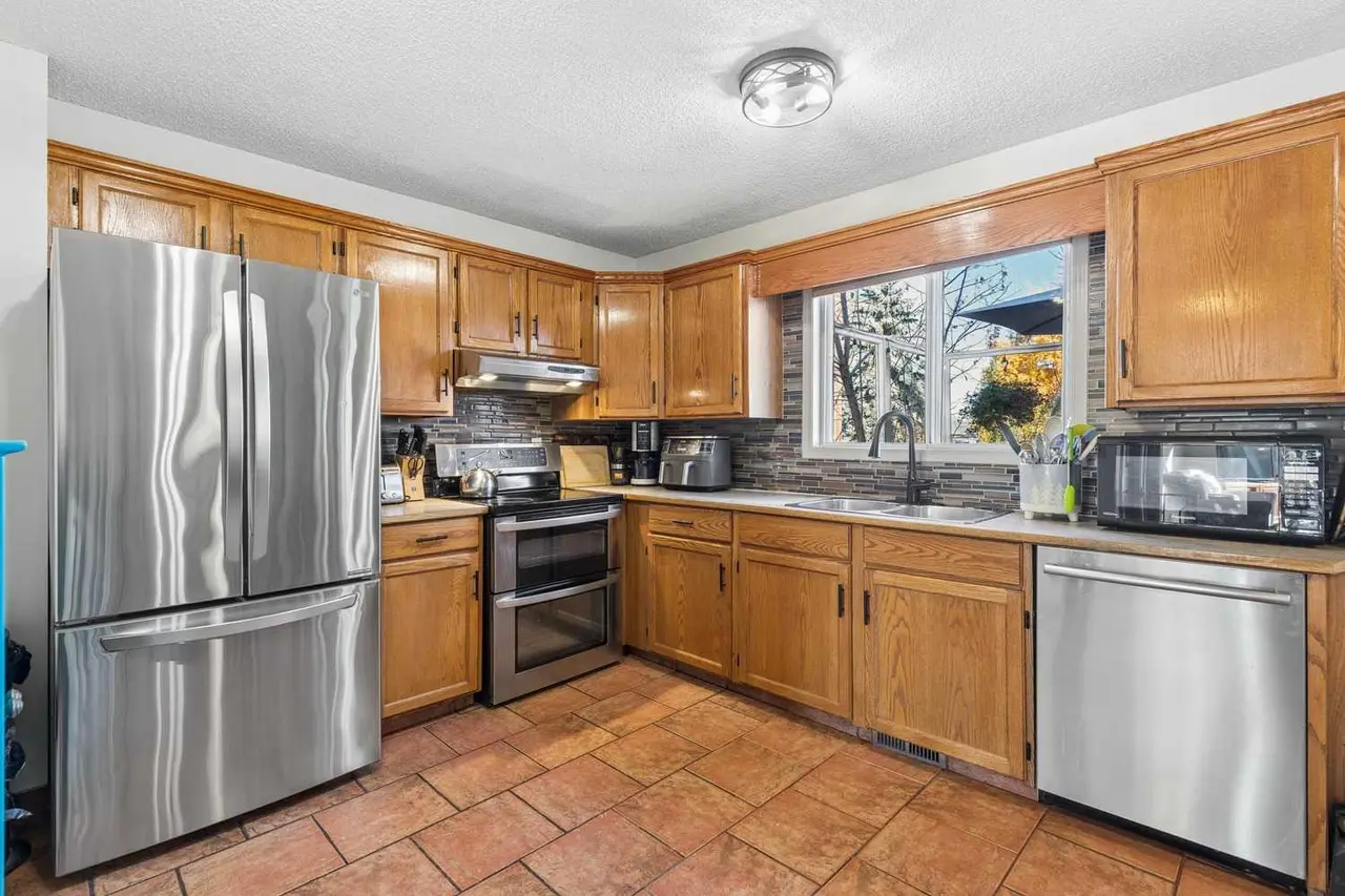 17 Shawglen Court SW