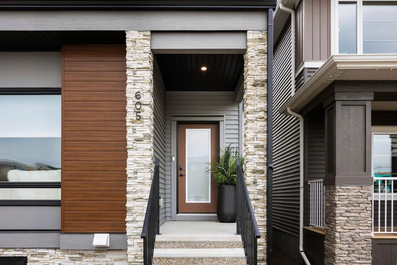 605 Lambeau Link SE