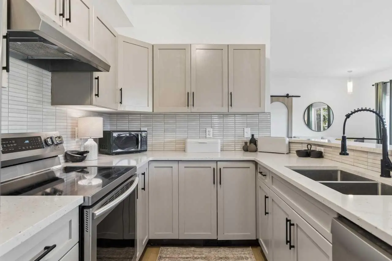 306, 281 Cougar Ridge Drive SW