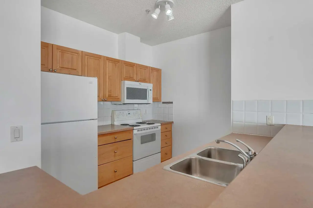 2222, 1010 Arbour Lake Road NW