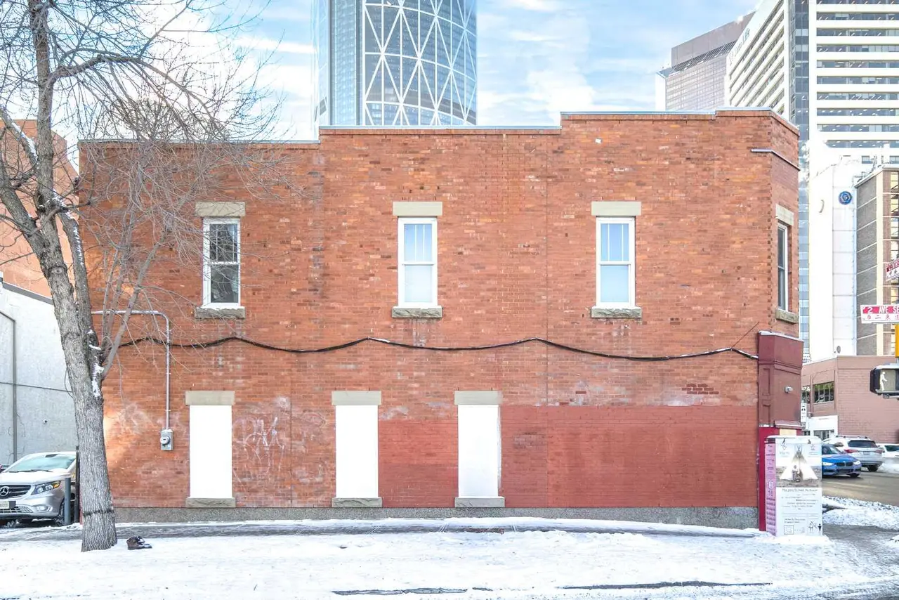200A Centre Street SE